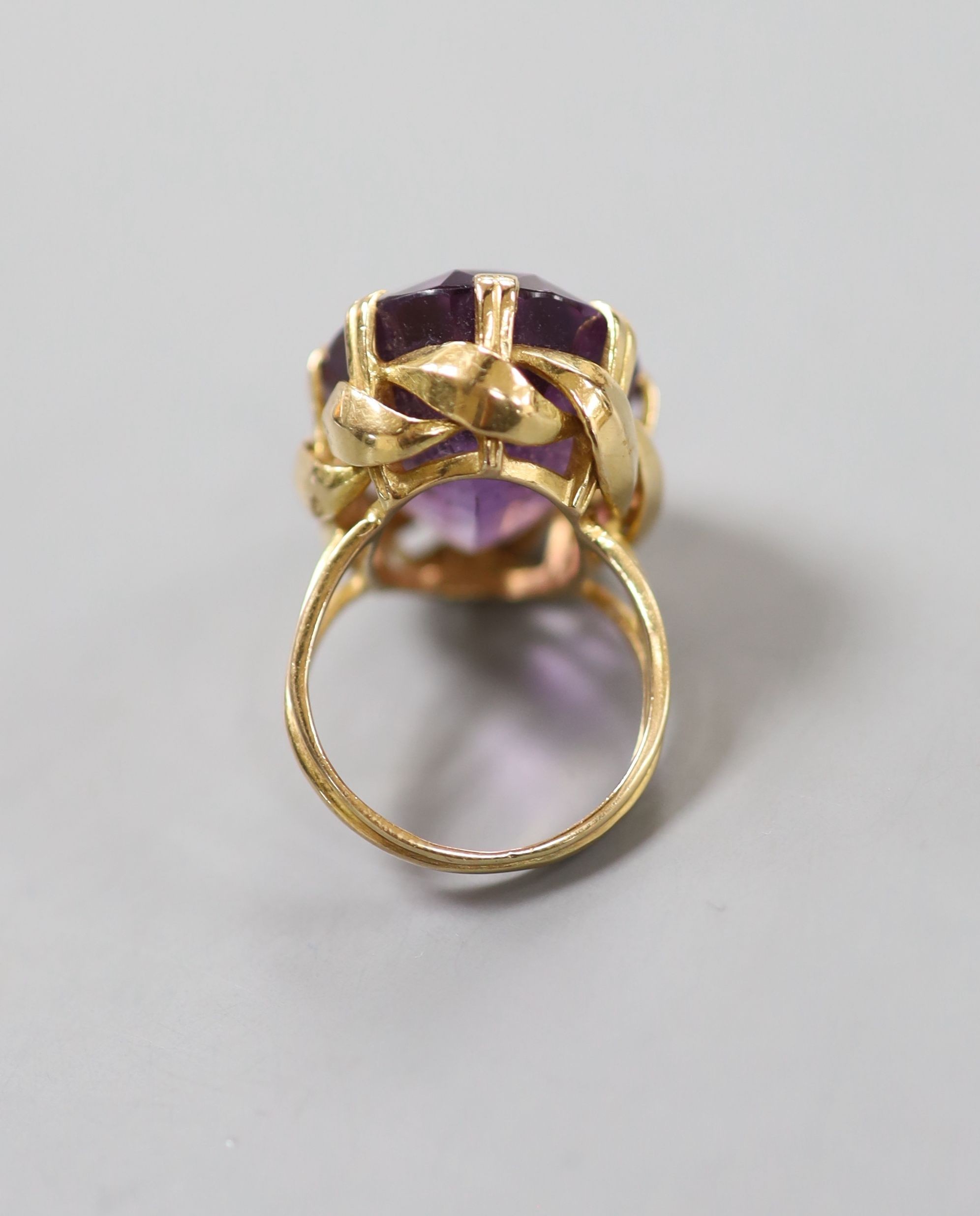 A yellow metal and oval cut amethyst set dress ring, size L, gross weight 11.5 grams.